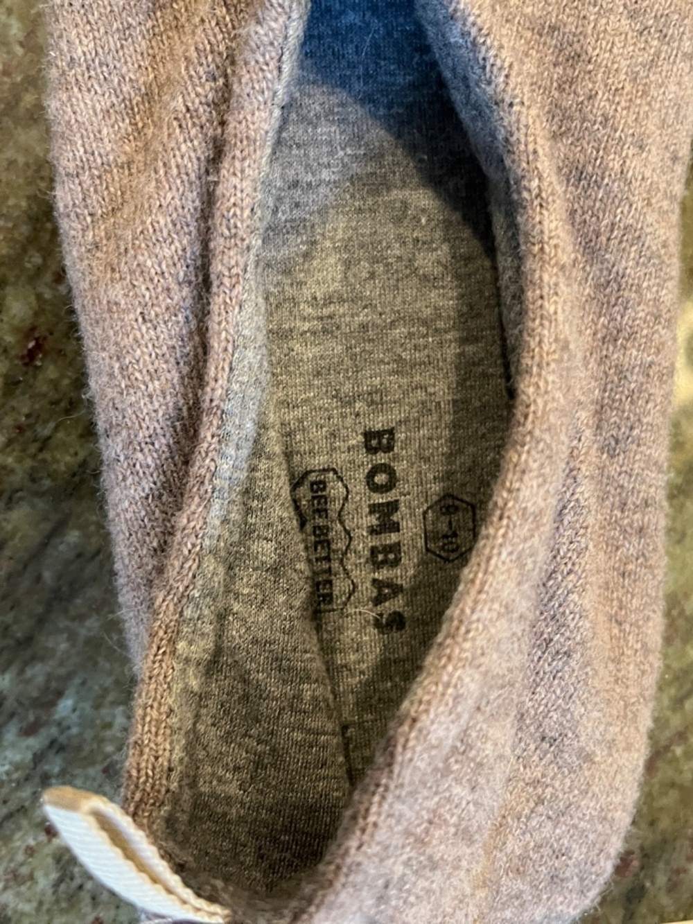 New with tags Bombas travel slippers with bag, women’s size 9-10 - Picture 2 of 3